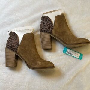 NWOB DV8 Shai Mixed Material Heeled Bootie Sz 8.5